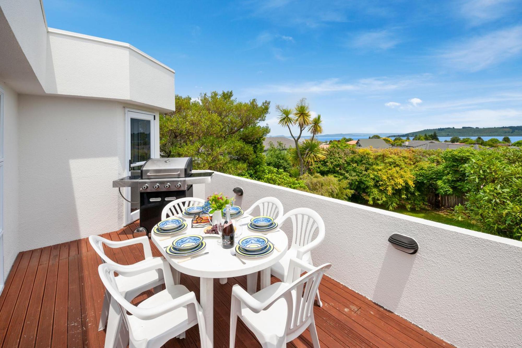 The White House - Taupo Holiday Home Экстерьер фото