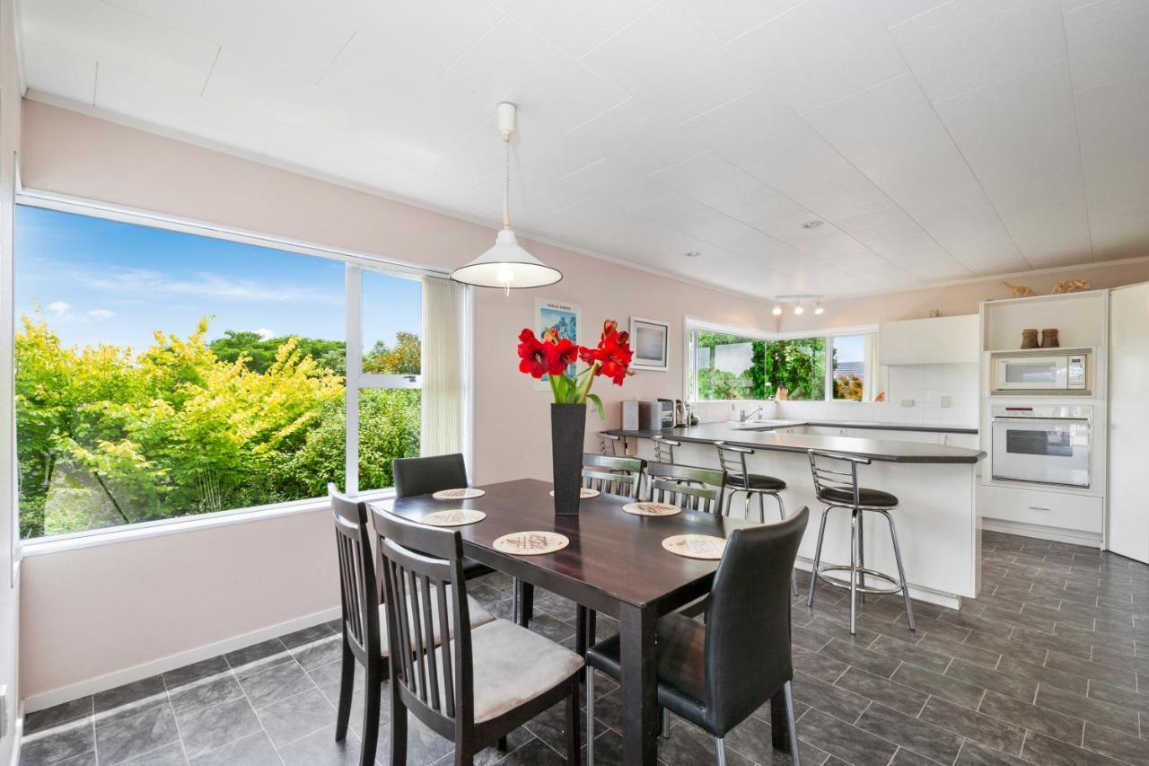 The White House - Taupo Holiday Home Экстерьер фото